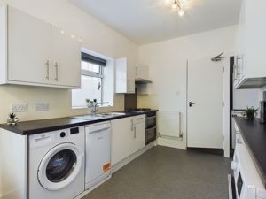 kitchen 2 - click for photo gallery